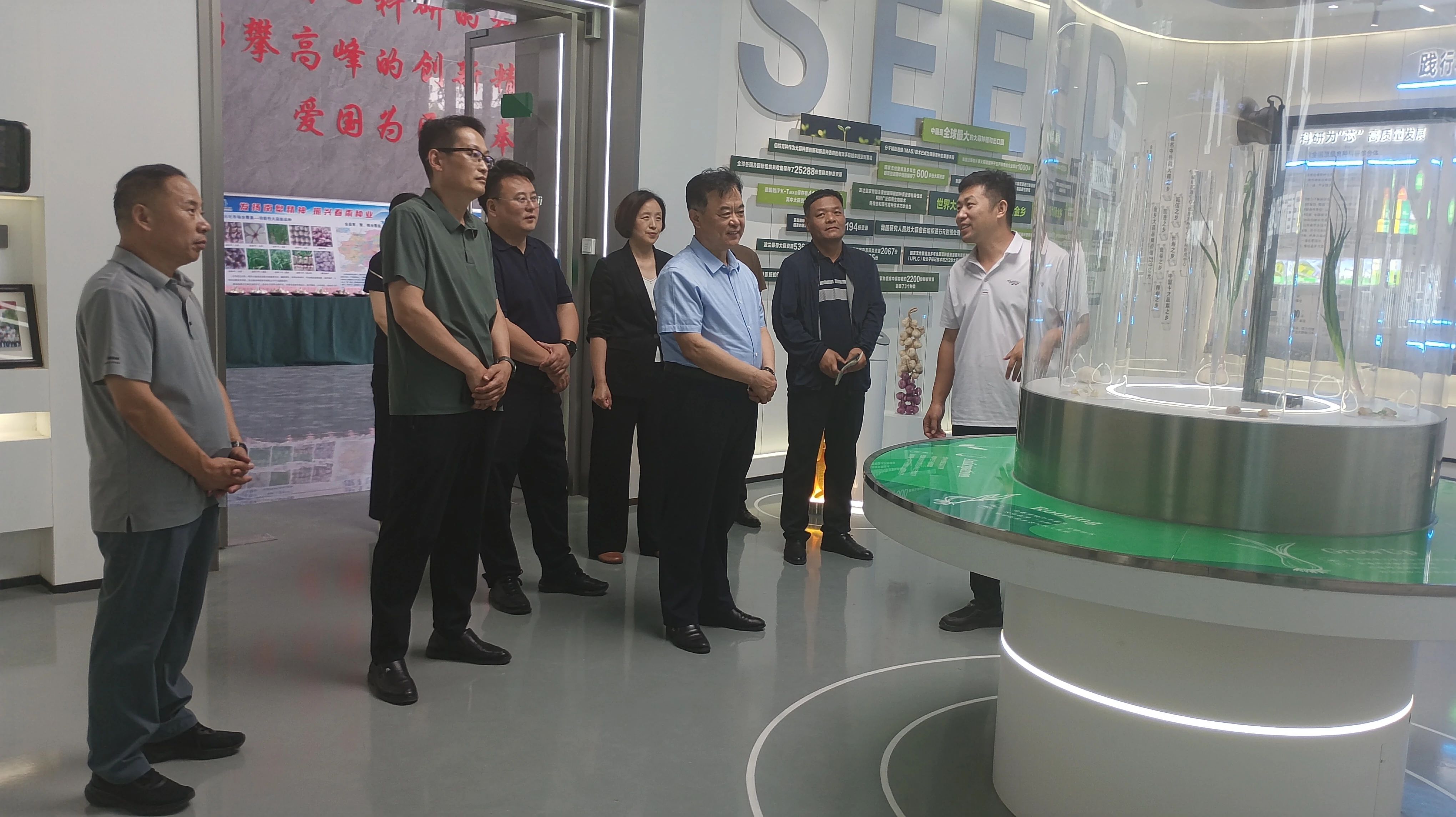大名縣人大常委會主任江濤一行蒞臨山東省金春雨種業考察學習